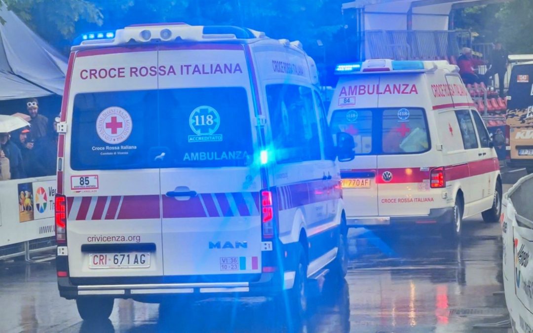 I volontari della Croce Rossa seguono il Giro d’Italia-Hall of Fame